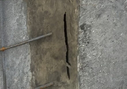 Фотография плоского шва между бетонными плитами
